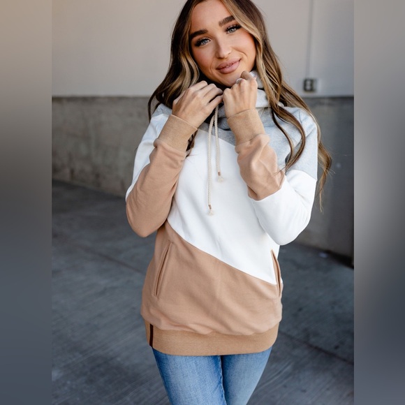 Ampersand Avenue Tops - Ampersand Avenue Singlehood Sweatshirt Huntington Tri Color Size Medium